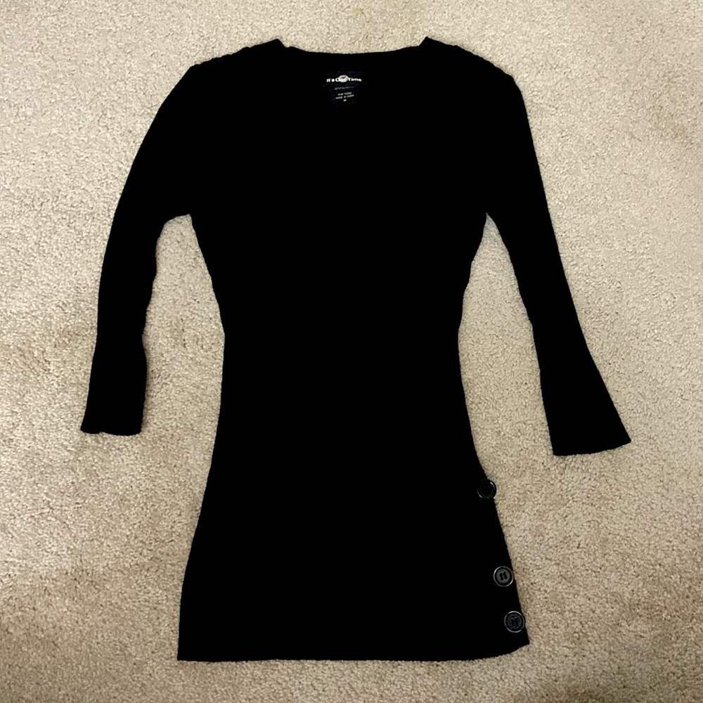 V-neck long sleeve sweater